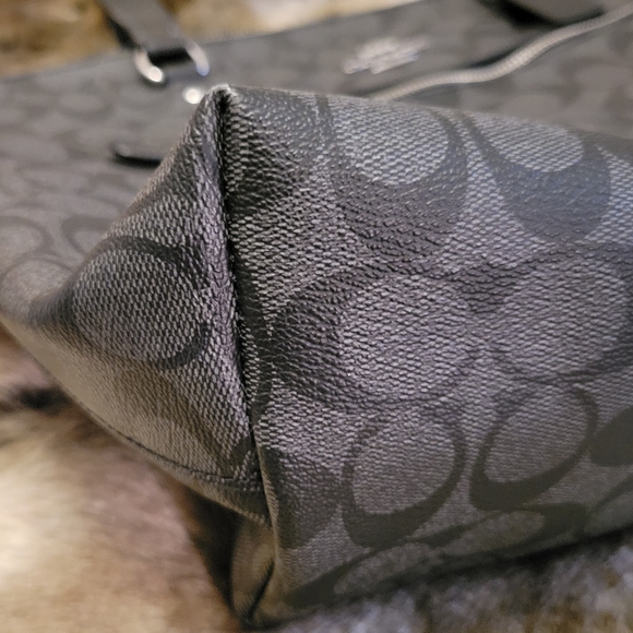 Coach Tote - Picture 6 of 8